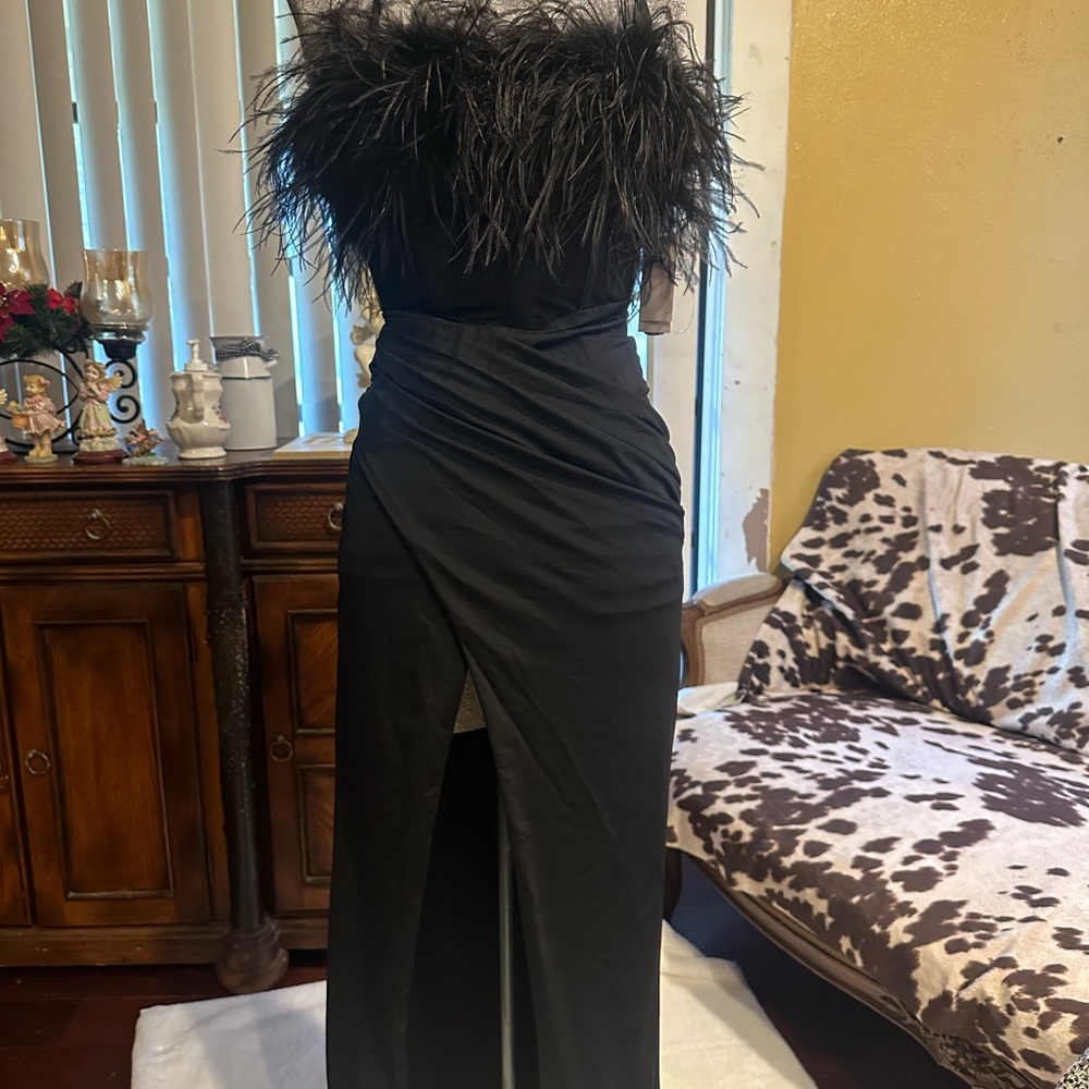 Elegant Black Feathered Prom Dress